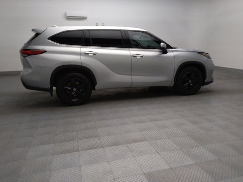 Used 2021 Toyota Highlander LE AWD/4WD image 10