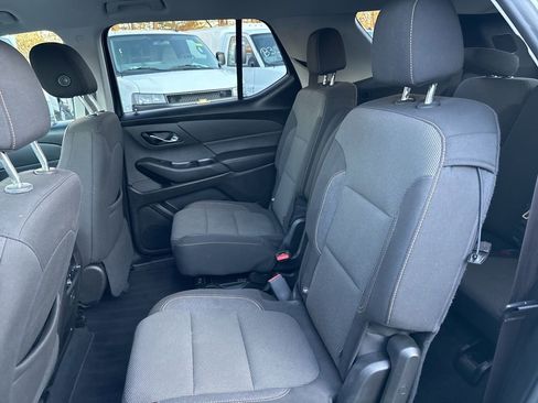 Used 2021 Chevrolet Traverse LT image 24