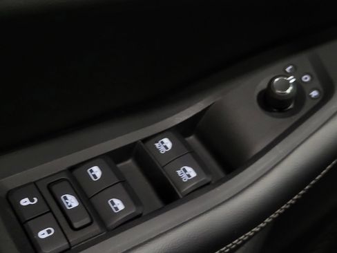 Used 2023 Jeep Grand Cherokee Laredo image 27