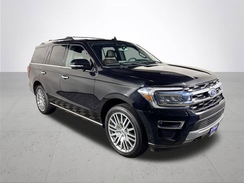 Used 2023 Ford Expedition Limited image 4