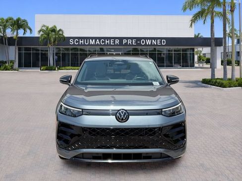 Certified 2025 Volkswagen Tiguan SE R-Line FWD image 2