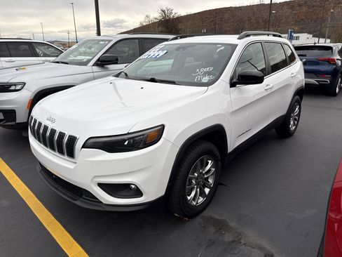 Used 2022 Jeep Cherokee Latitude Lux image 3