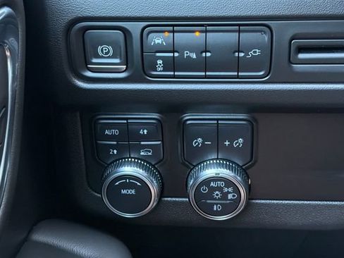 Used 2021 GMC Yukon SLT AWD/4WD image 42
