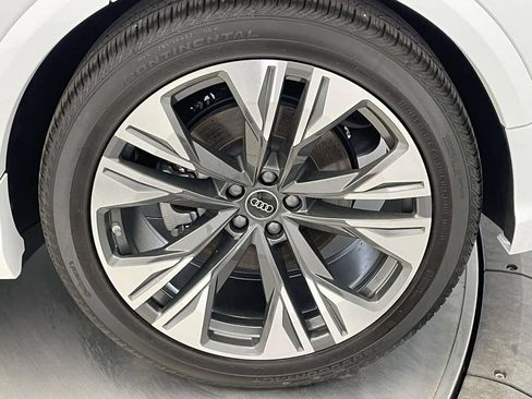 Certified 2025 Audi Q8 Prestige AWD/4WD image 12