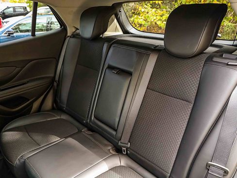 Used 2022 Buick Encore Preferred image 21