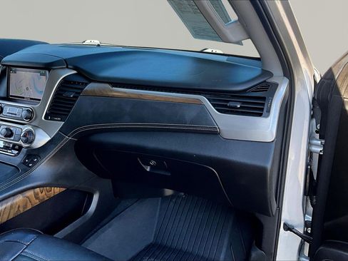 Used 2020 GMC Yukon Denali w/ Denali Premium Package image 28