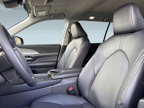Used 2025 Toyota Grand Highlander FWD image 5