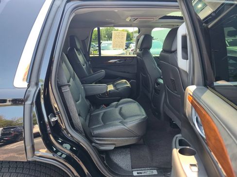Certified 2020 Cadillac Escalade Premium Luxury AWD/4WD image 29
