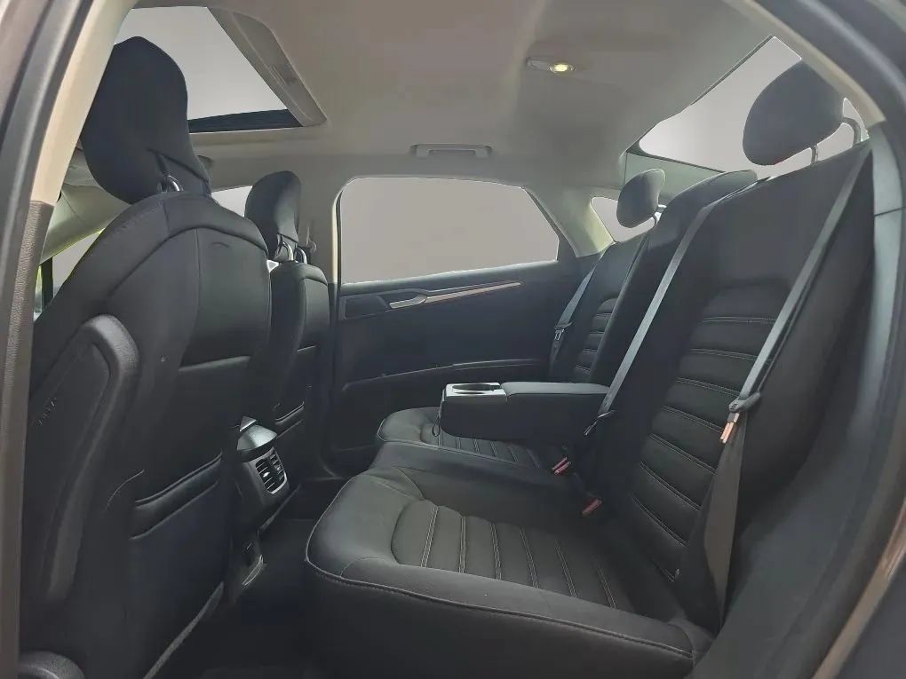 Used 2014 Ford Fusion SE FWD image 36