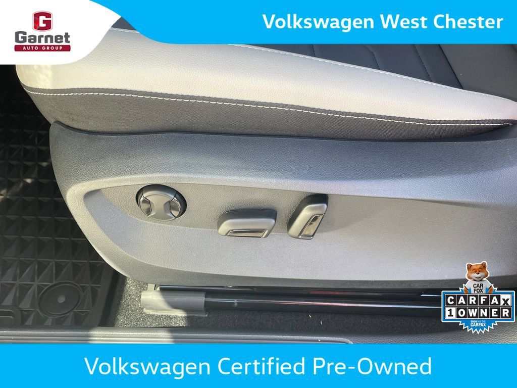 Certified 2025 Volkswagen Taos SE AWD/4WD image 14