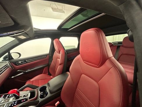 Used 2023 Porsche Cayenne Turbo image 29