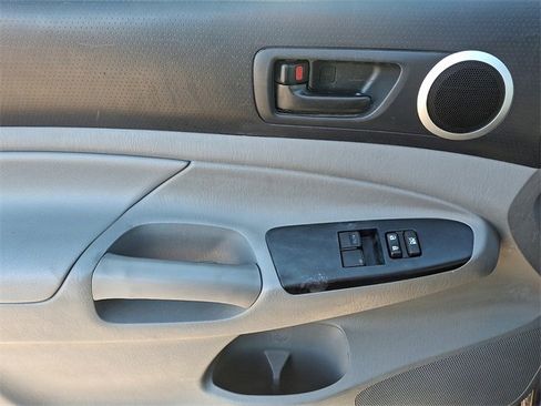 Used 2015 Toyota Tacoma PreRunner image 11