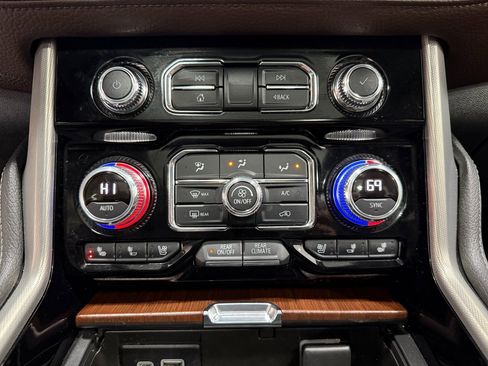 Used 2022 GMC Yukon XL Denali w/ Denali Premium Package image 14