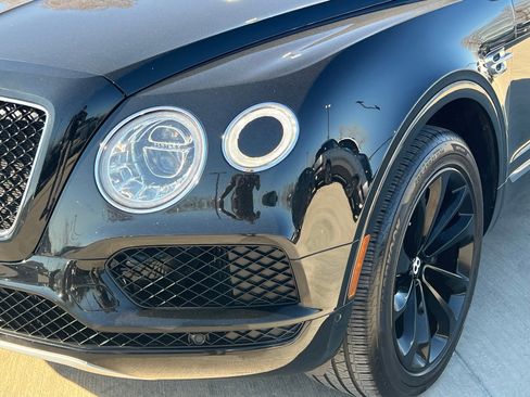 Used 2019 Bentley Bentayga image 4