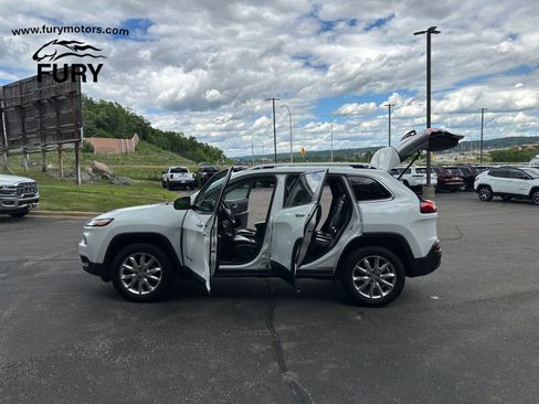 Used 2017 Jeep Cherokee Limited AWD/4WD image 38