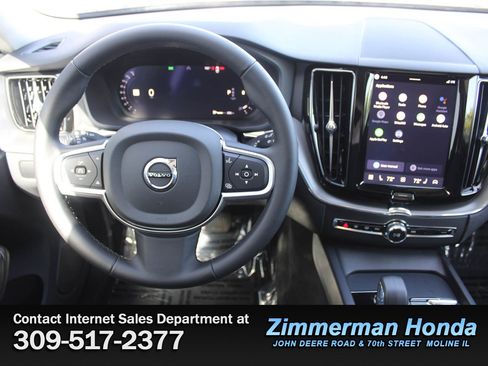 Used 2025 Volvo XC60 B5 Core AWD/4WD image 11