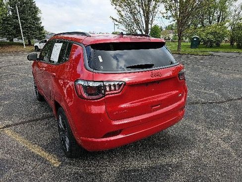 Used 2022 Jeep Compass Limited AWD/4WD image 3