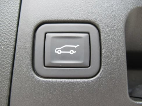 Used 2023 Cadillac XT4 Premium Luxury w/ Driver Assist Package FWD image 37