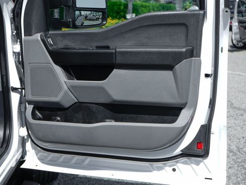 Used 2024 Ford F250 XL w/ XL Chrome Package image 39