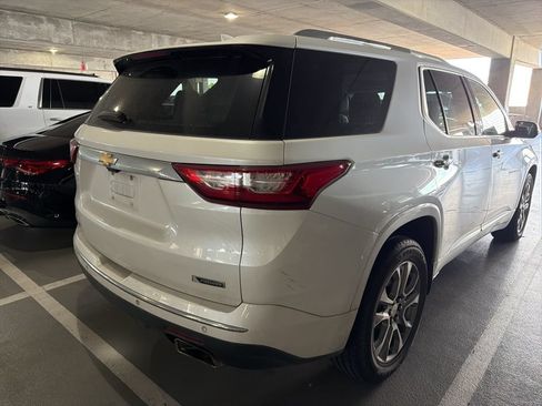 Used 2018 Chevrolet Traverse Premier w/ Driver Confidence II Package FWD image 3