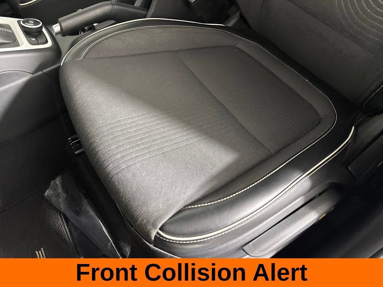 Used 2022 Hyundai Venue Limited FWD image 12