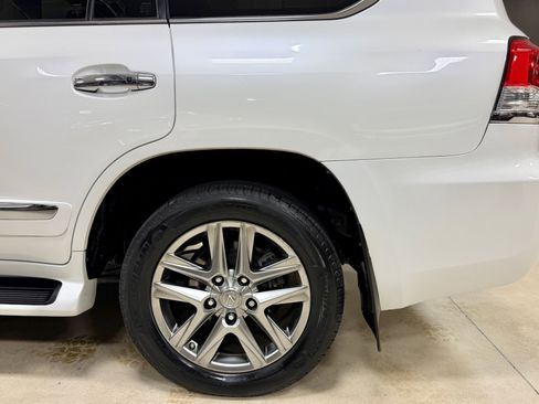 Used 2013 Lexus LX 570 4WD w/ Luxury Pkg w/Pre-crash image 14