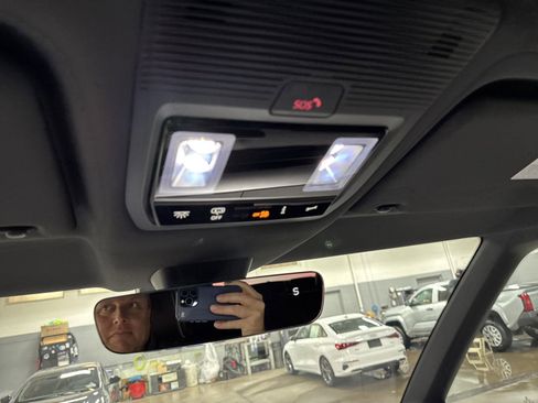 New 2025 Volkswagen ID. Buzz Pro S image 27