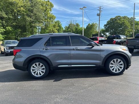 Used 2023 Ford Explorer Limited w/ Limited Technology Package image 2
