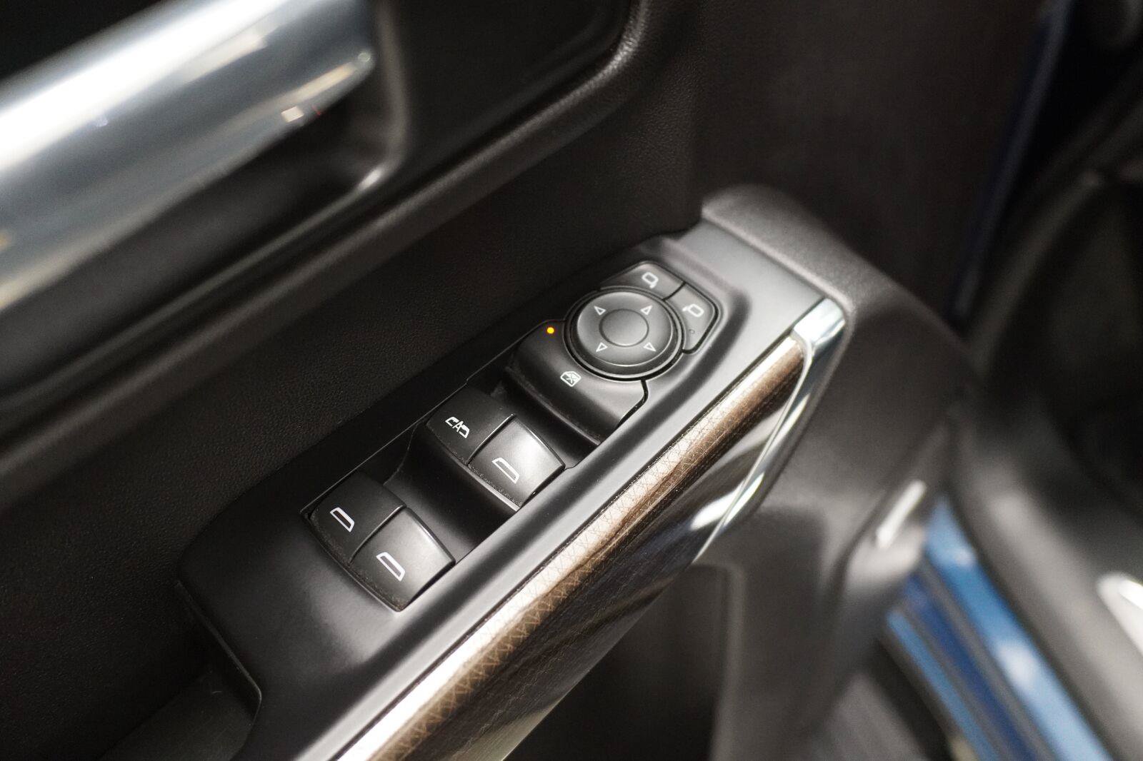 Used 2020 Chevrolet Silverado 1500 RST w/ Texas Edition AWD/4WD image 7