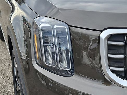 Certified 2024 Kia Telluride S image 10
