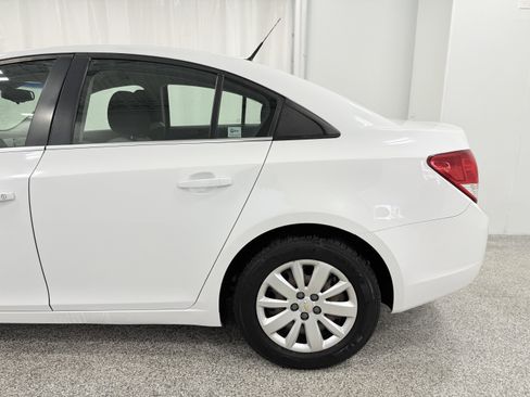 Used 2011 Chevrolet Cruze LS image 5