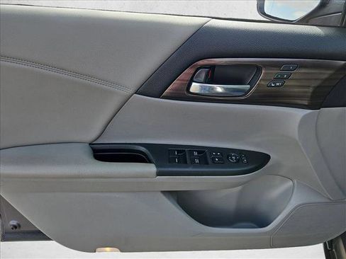 Used 2016 Honda Accord Touring image 9