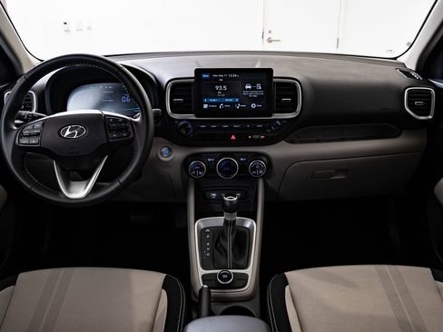 Used 2025 Hyundai Venue SEL FWD image 30
