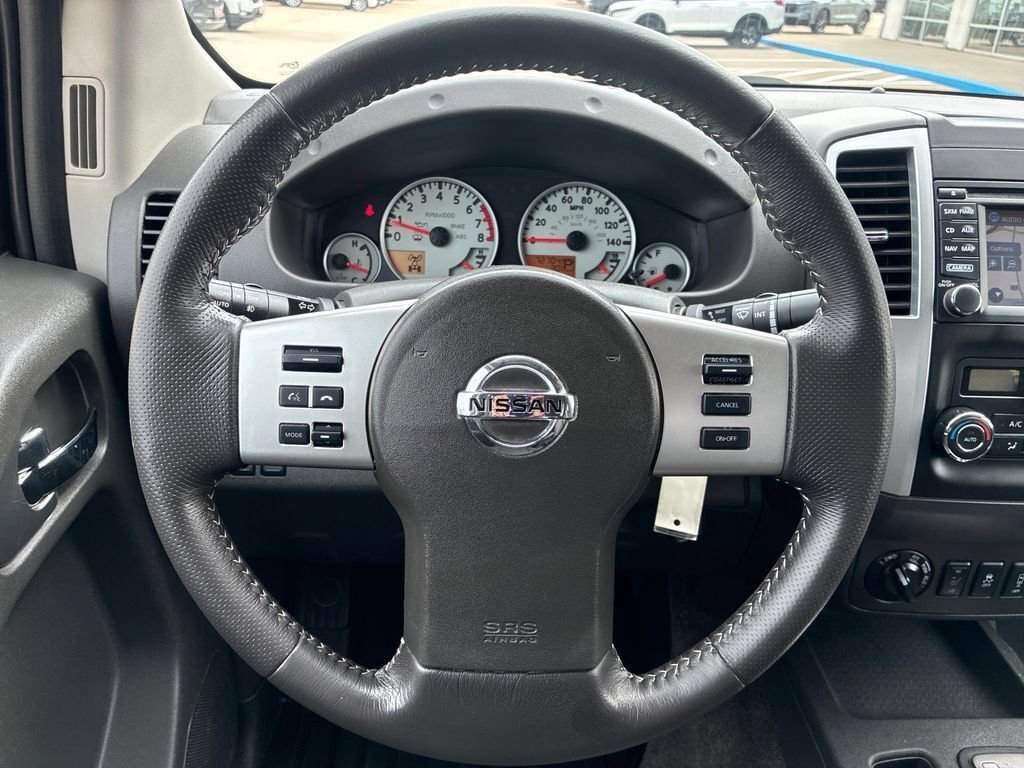 Used 2018 Nissan Frontier PRO-4X AWD/4WD image 14