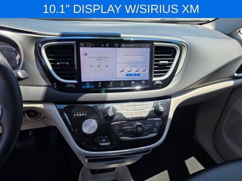 Used 2024 Chrysler Pacifica Touring-L FWD image 17