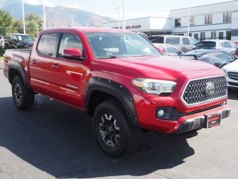 Used 2018 Toyota Tacoma TRD Off-Road w/ Technology Package image 3