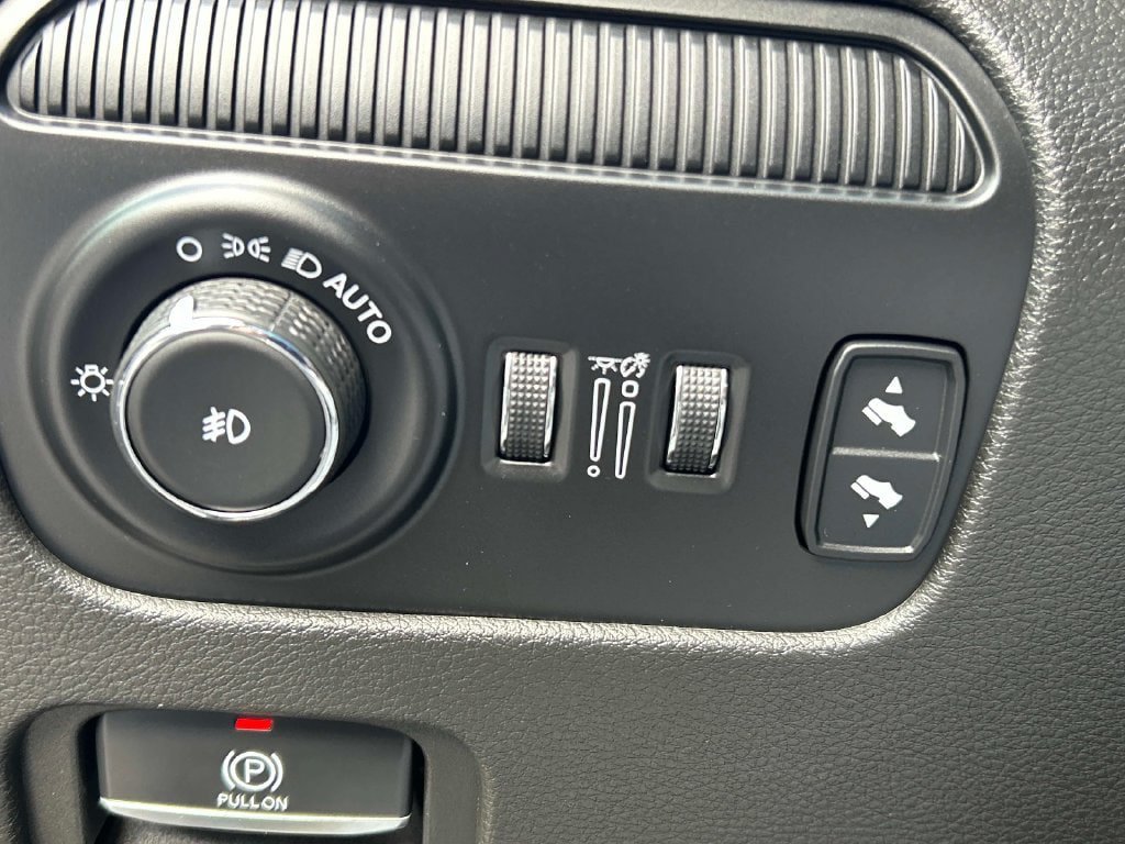 Used 2022 Jeep Wagoneer Series II AWD/4WD image 23