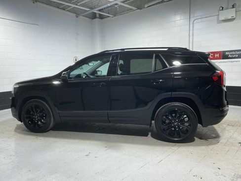 Used 2022 GMC Terrain SLT w/ Infotainment Package II image 3