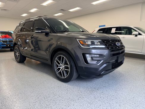 Used 2017 Ford Explorer Sport w/ Equipment Group 401A image 11