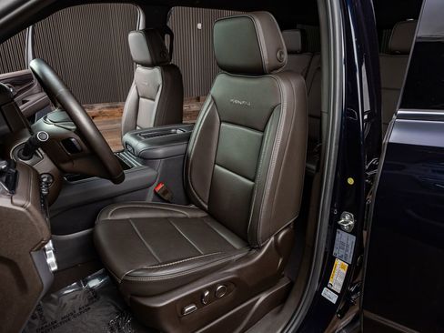 Used 2023 GMC Yukon Denali image 28