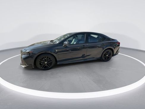 Used 2025 Toyota Camry SE image 5