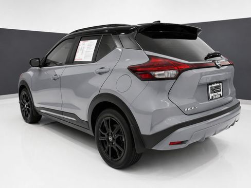 Certified 2022 Nissan Kicks SR FWD image 3