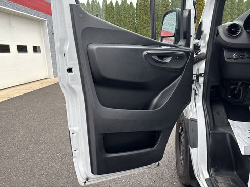 Used 2025 Mercedes-Benz Sprinter 2500 image 15