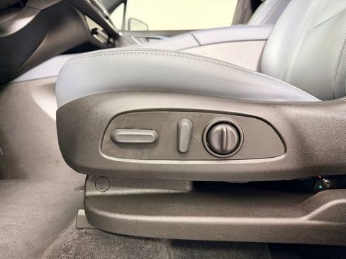 Used 2023 Buick Enclave Essence FWD image 23