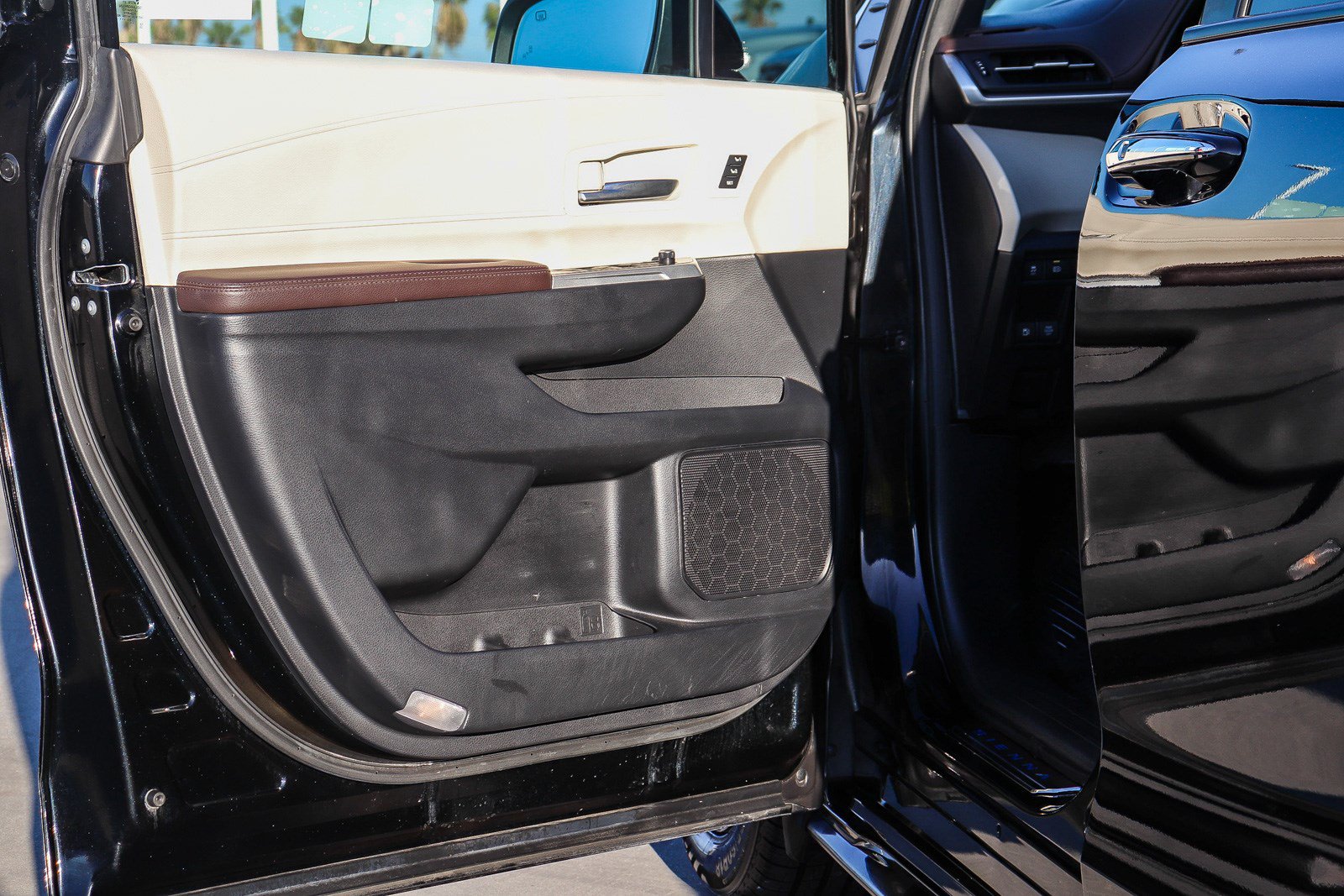 Certified 2024 Toyota Sienna Platinum AWD/4WD image 22