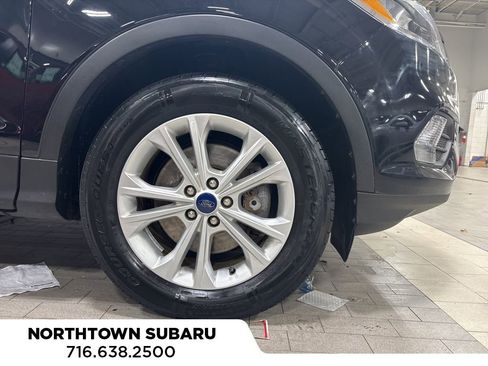 Used 2019 Ford Escape SE image 12