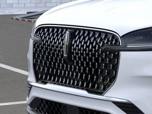 New 2026 Lincoln Aviator AWD image 39