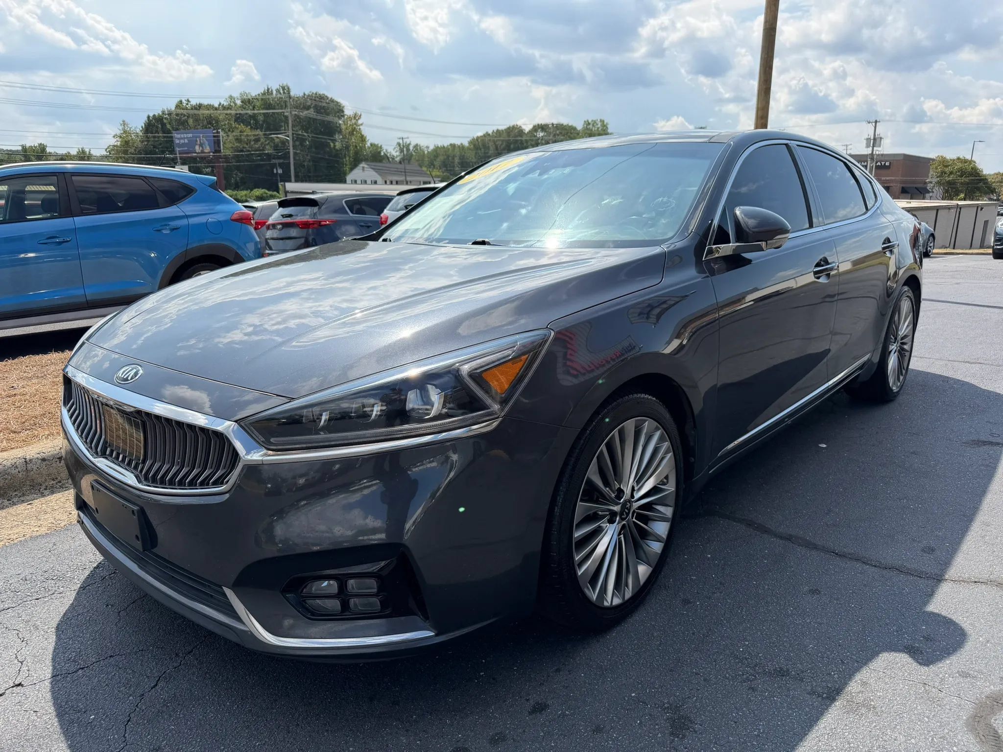 Used 2017 Kia Cadenza Limited FWD image 3