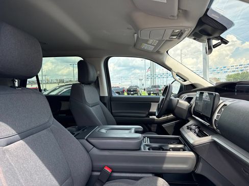 Used 2025 Ford Expedition Active AWD/4WD image 16