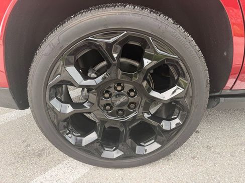 Used 2025 GMC Yukon Denali w/ Denali Reserve Package AWD/4WD image 9